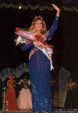 Cammie being crowned Miss Dream Girl America